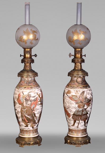 Pair of Oil Lamps in Satsuma Faience with Baccarat Opaline Globes – Second Half of the 19th Century-0