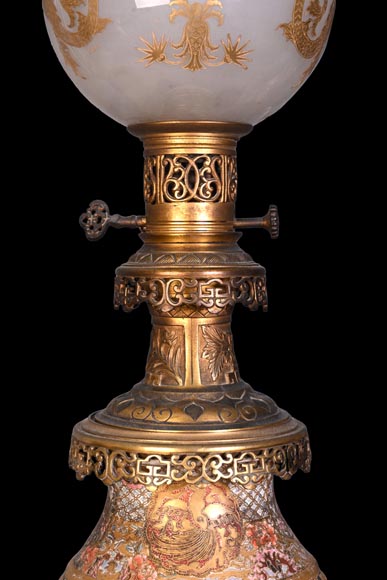 Pair of Oil Lamps in Satsuma Faience with Baccarat Opaline Globes – Second Half of the 19th Century-6