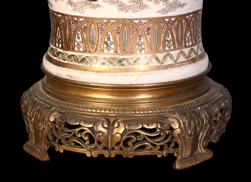 Pair of Oil Lamps in Satsuma Faience with Baccarat Opaline Globes – Second Half of the 19th Century-15