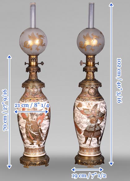 Pair of Oil Lamps in Satsuma Faience with Baccarat Opaline Globes – Second Half of the 19th Century-16
