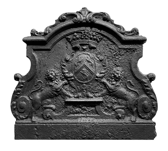 Fireback bearing a coat of arms and decorated with lions Fireback bearing a coat of arms and decorated with lions-0