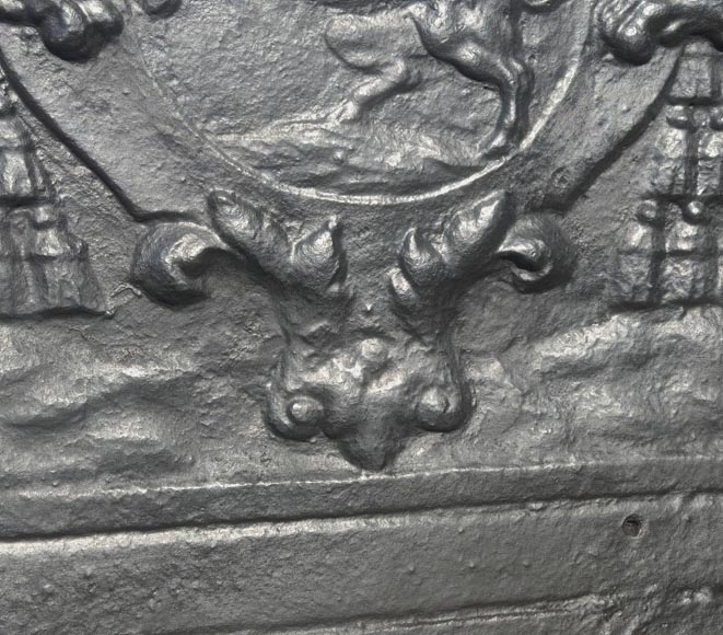 Important fireplace plaque with the coat of arms of David-Nicolas de Berthier, with a bull framed by two griffins-8