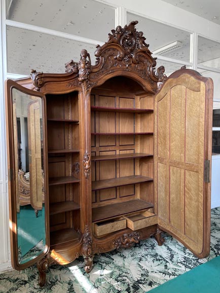 Louis XV style walnut bedroom-18