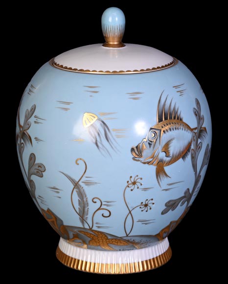 AU VASE ÉTRUSQUE – Porcelain Vase with Aquatic Decoration-1