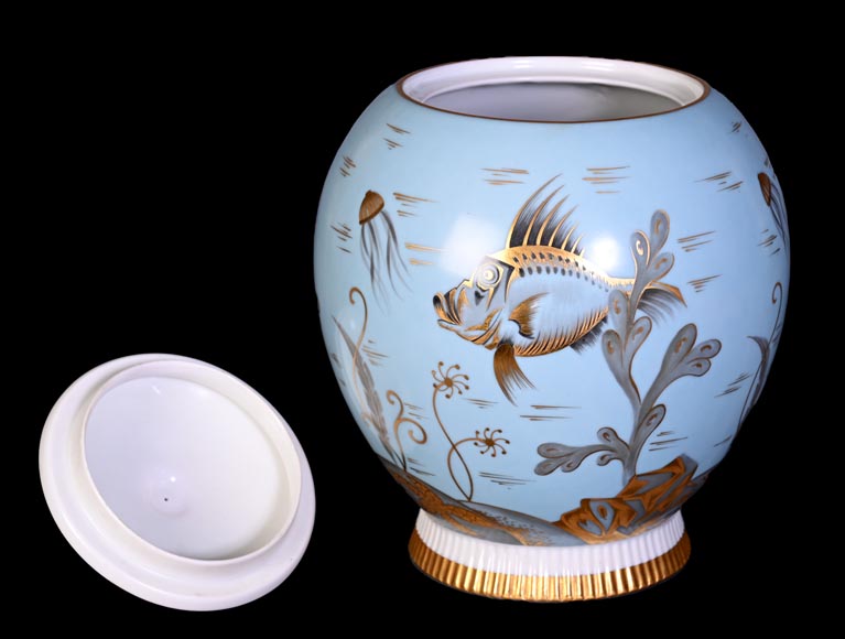 AU VASE ÉTRUSQUE – Porcelain Vase with Aquatic Decoration-2