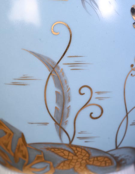 AU VASE ÉTRUSQUE – Porcelain Vase with Aquatic Decoration-7