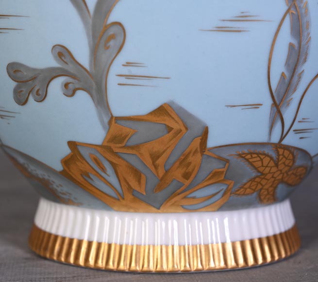 AU VASE ÉTRUSQUE – Porcelain Vase with Aquatic Decoration-8