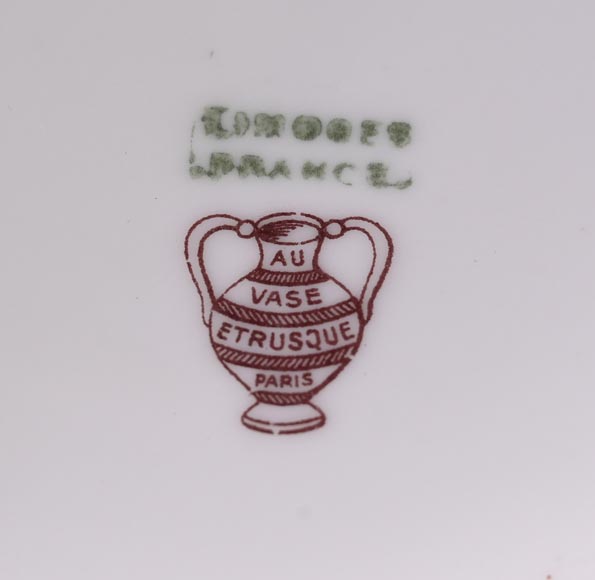 AU VASE ÉTRUSQUE – Porcelain Vase with Aquatic Decoration-9