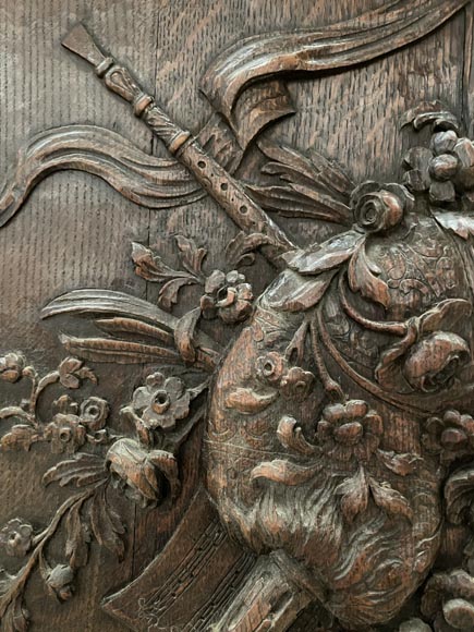 Carved and painted wooden overmantel mirror with a pastoral music trophy, in the Louis XV style, 19th century Carved and painted wooden overmantel mirror with a pastoral music trophy, in the Louis XV style, 19th century-3