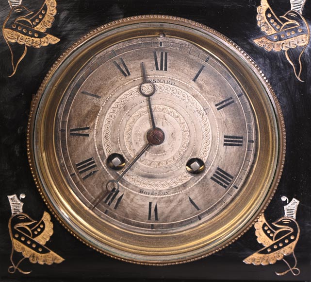 Egyptian Revival mantel garniture in black marble, green onyx, and gilt bronze-4