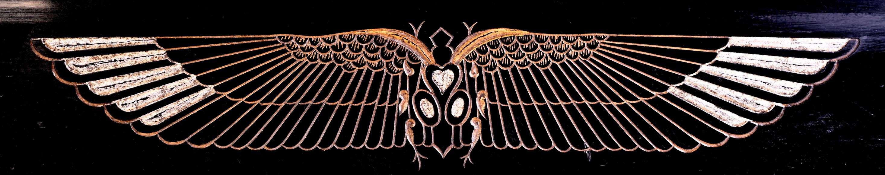 Egyptian Revival mantel garniture in black marble, green onyx, and gilt bronze-7