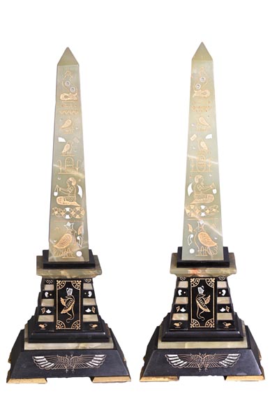 Egyptian Revival mantel garniture in black marble, green onyx, and gilt bronze-8