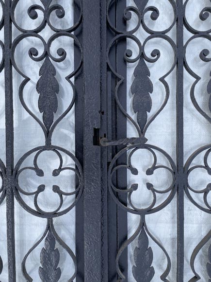 Napoleon III period openwork wrought-iron double door with its frame.-3