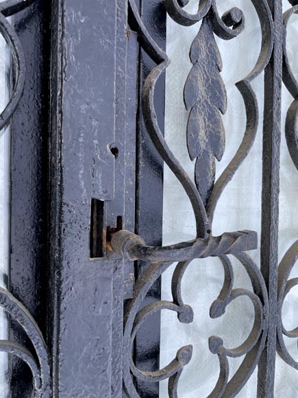 Napoleon III period openwork wrought-iron double door with its frame.-4