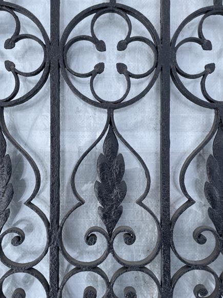 Napoleon III period openwork wrought-iron double door with its frame.-5