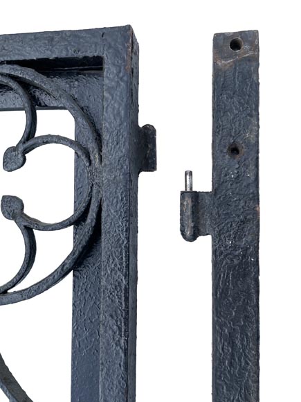 Napoleon III period openwork wrought-iron double door with its frame.-6