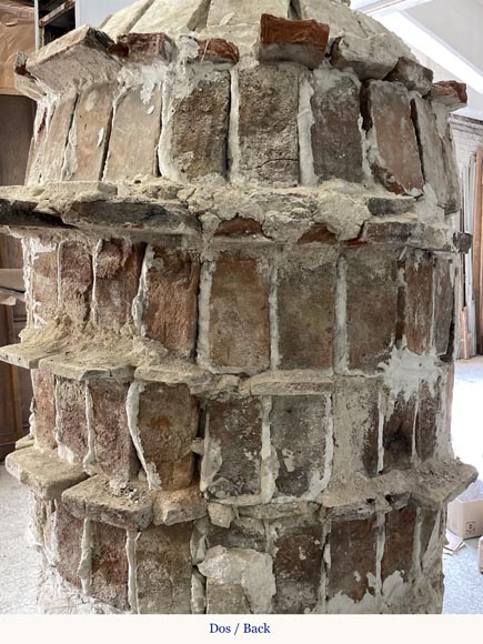 Indoor Fountain with Dolphin Motif – Carved Stuccowork and Corton Marble Stone, 18th Century-7