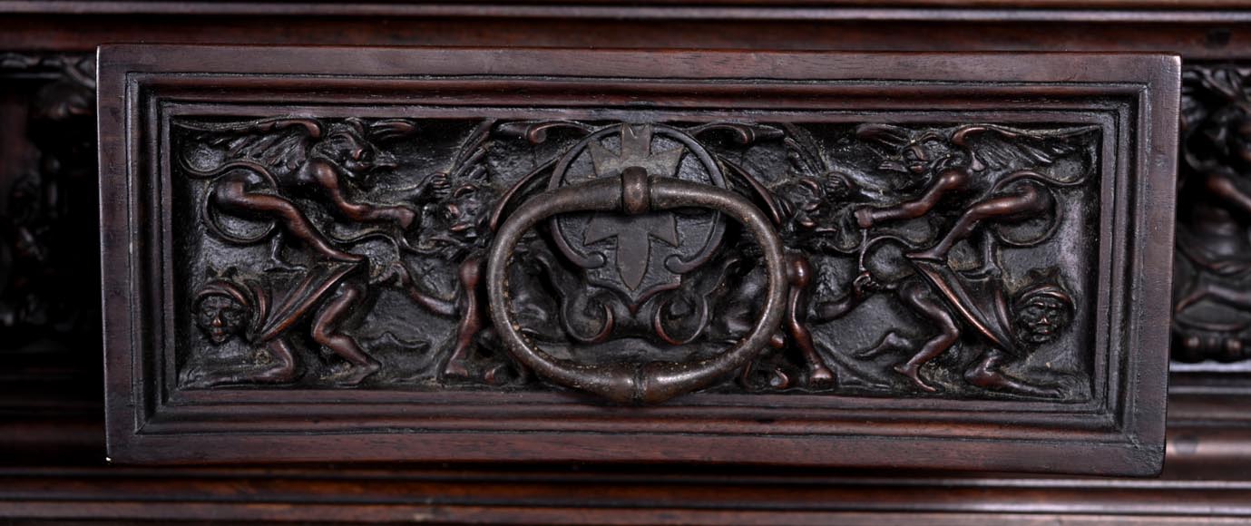 CHIMERIC DRESSOIR-17