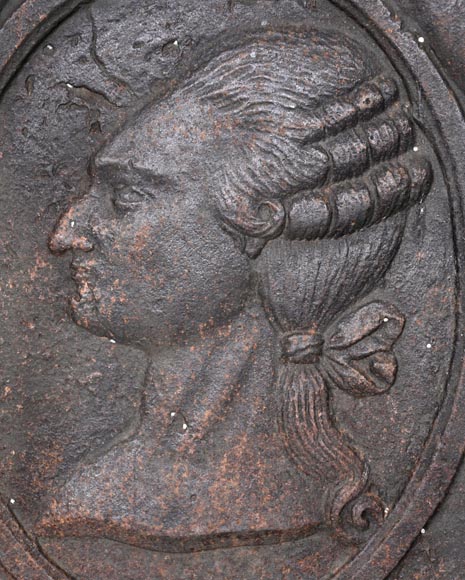 Cast iron fireback depicting Louis XVI-3
