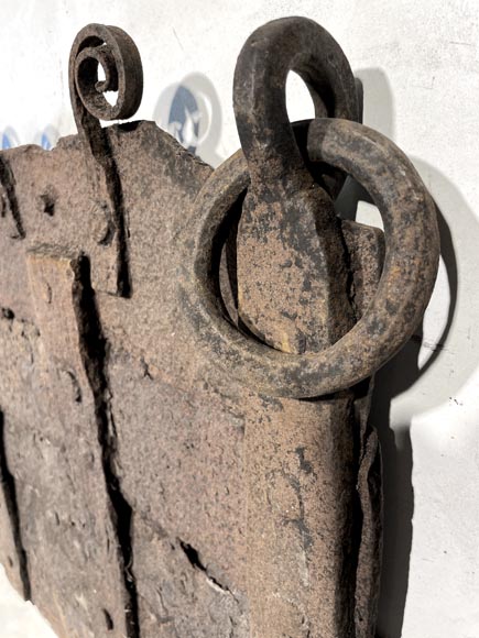 Antique riveted wrought-iron fireback Antique riveted wrought-iron fireback-5