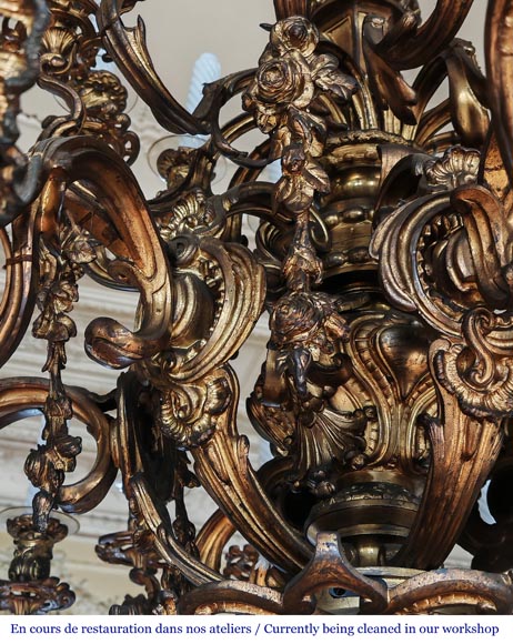  Important Louis XV style chandelier with 36 lights, in gilt bronze-6