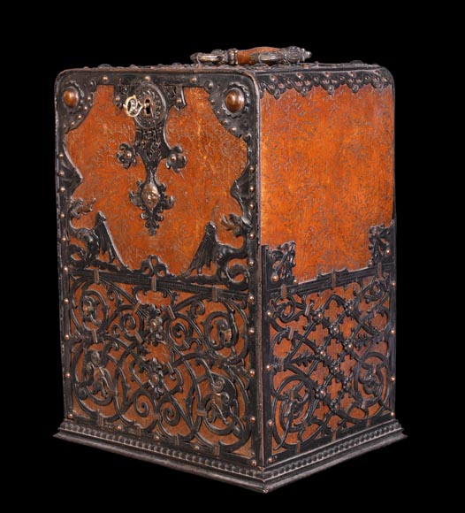 Leather and iron travelling case with dragons and mascarons-2