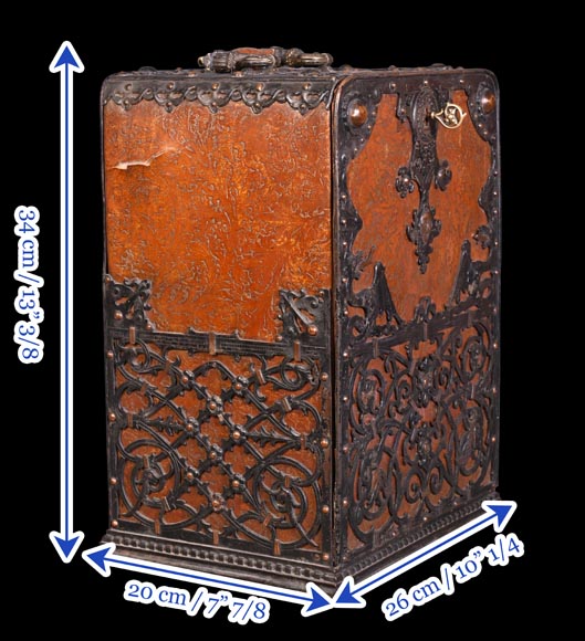 Leather and iron travelling case with dragons and mascarons-11