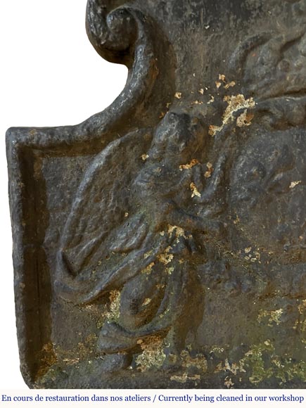 Fireback framed by angels bearing the arms of France-2