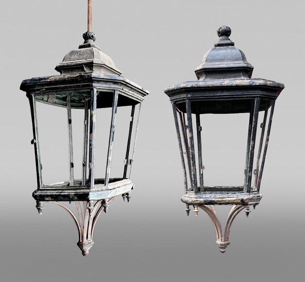 Important pair of hexagonal architectural lanterns in patinated metal-0
