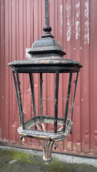 Important pair of hexagonal architectural lanterns in patinated metal-2
