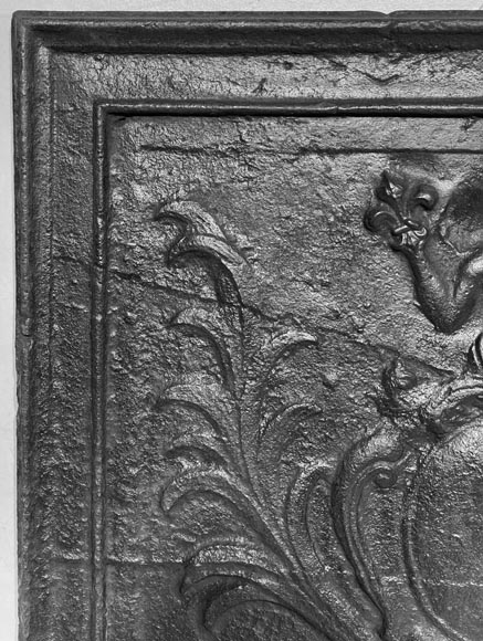 Fireplace plaque with coat of arms surmounted by Apollo holding a fleur-de-lis Fireplace plaque with coat of arms surmounted by Apollo holding a fleur-de-lis-1
