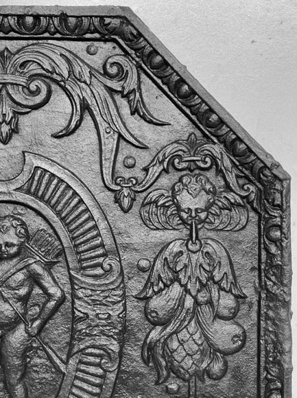 Louis XVI period fireplace plaque decorated with Cupid in a medallion Louis XVI period fireplace plaque decorated with Cupid in a medallion-6