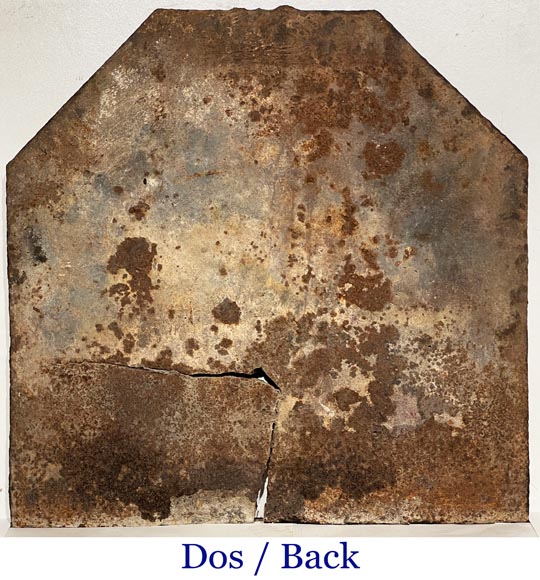 Louis XVI period fireplace plaque decorated with Cupid in a medallion Louis XVI period fireplace plaque decorated with Cupid in a medallion-8