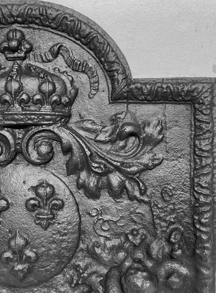 Fireplace plaque with the arms of France and cornucopia Fireplace plaque with the arms of France and cornucopia-5