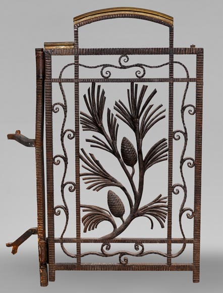 Wrought-iron fireplace spark guard with pine branch decoration, 1930s Wrought-iron fireplace spark guard with pine branch decoration, 1930s-1