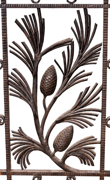 Wrought-iron fireplace spark guard with pine branch decoration, 1930s Wrought-iron fireplace spark guard with pine branch decoration, 1930s-3