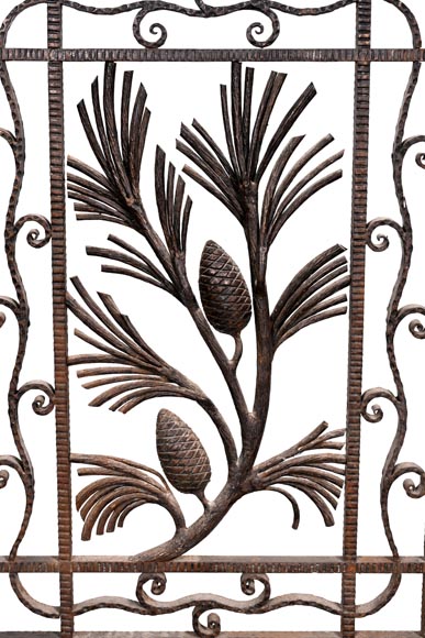 Wrought-iron fireplace spark guard with pine branch decoration, 1930s Wrought-iron fireplace spark guard with pine branch decoration, 1930s-4