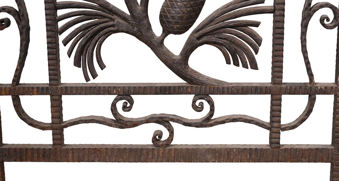 Wrought-iron fireplace spark guard with pine branch decoration, 1930s Wrought-iron fireplace spark guard with pine branch decoration, 1930s-6