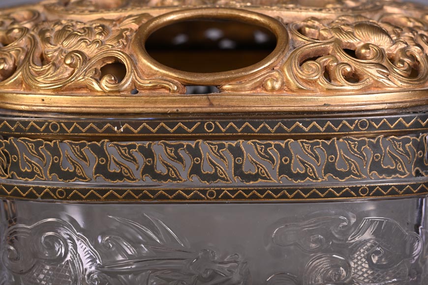 L’Escalier de Cristal (attributed to) Quadrilobed covered bowl with stand, crystal and gilt bronze L’Escalier de Cristal (attributed to) Quadrilobed covered bowl with stand, crystal and gilt bronze-5