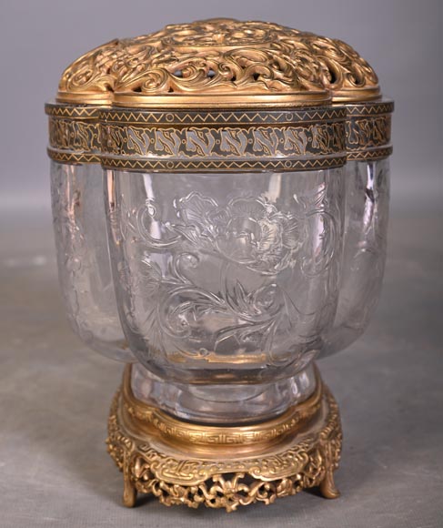 L’Escalier de Cristal (attributed to) Quadrilobed covered bowl with stand, crystal and gilt bronze L’Escalier de Cristal (attributed to) Quadrilobed covered bowl with stand, crystal and gilt bronze-7