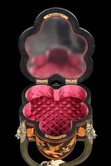 Polylobed work table with insects and butterflies Polylobed work table with insects and butterflies-2