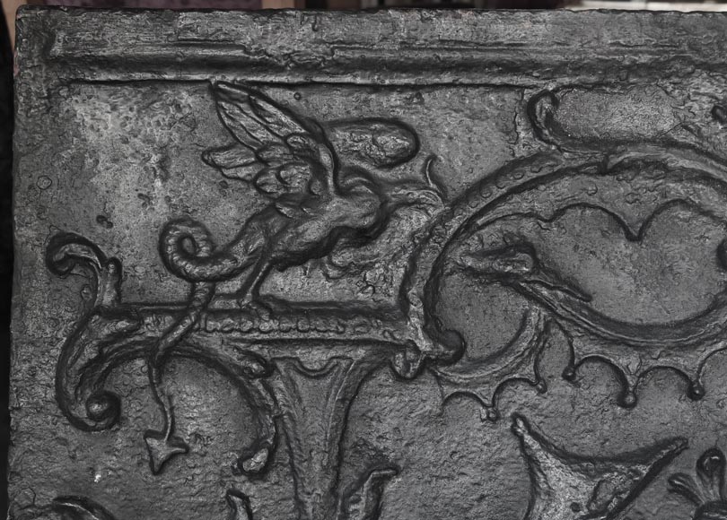 18th-century fireback featuring a chinoiserie design 18th-century fireback featuring a chinoiserie design-4