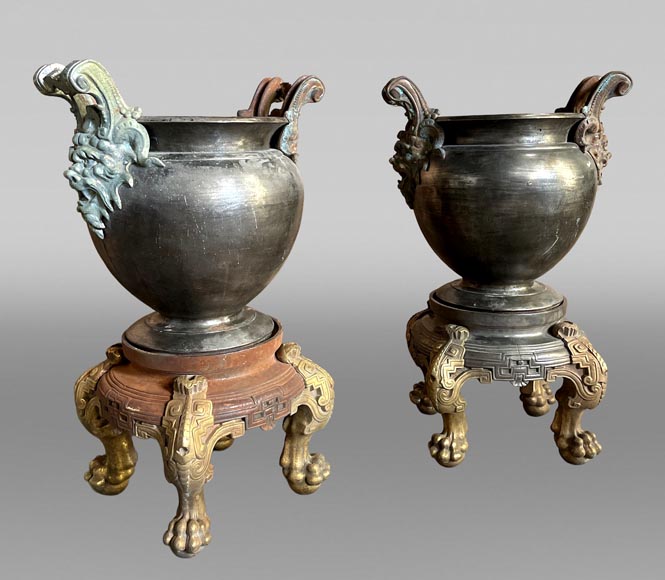 Pair of Japonesque-style cast-iron vases on bases with claw feet Pair of Japonesque-style cast-iron vases on bases with claw feet-0
