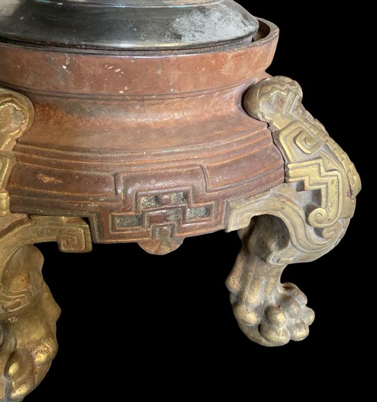 Pair of Japonesque-style cast-iron vases on bases with claw feet Pair of Japonesque-style cast-iron vases on bases with claw feet-7
