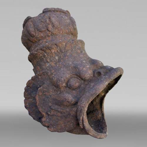 Cast iron dolphin-form rainwater downpipe