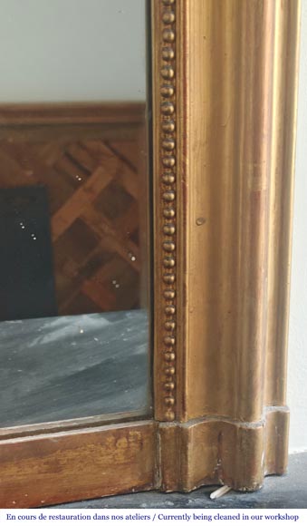 Gilt Louis-Philippe style trumeau mirror with a beaded border Gilt Louis-Philippe style trumeau mirror with a beaded border-4