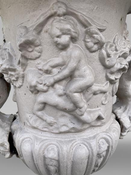 Cast iron garden vase with a frieze of cupids and handles formed as winged putti Cast iron garden vase with a frieze of cupids and handles formed as winged putti-4