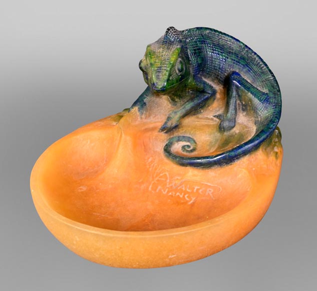 WALTER Amalric & BERGÉ Henri — Pâte de verre dish with chameleon WALTER Amalric & BERGÉ Henri — Pâte de verre dish with chameleon-0