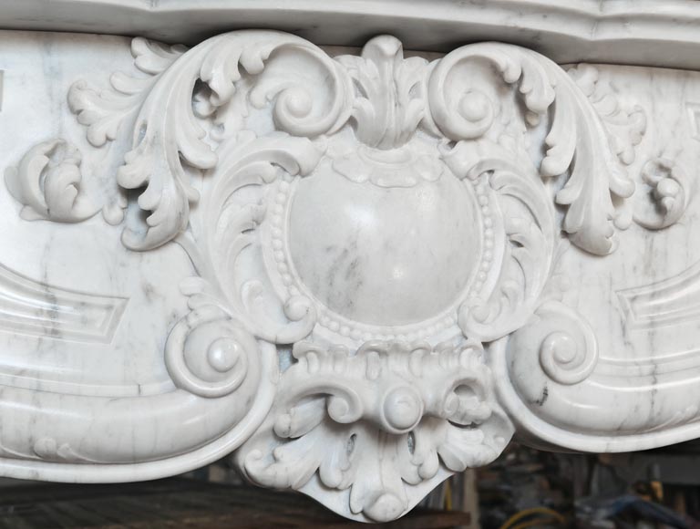 Highly sculpted Louis XV style fireplace in Carrara marble Highly sculpted Louis XV style fireplace in Carrara marble-2