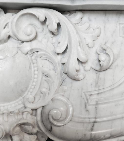 Highly sculpted Louis XV style fireplace in Carrara marble Highly sculpted Louis XV style fireplace in Carrara marble-3